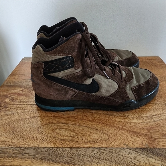 Nike Shoes - Vintage 1994 Women's Nike Air Caldera ACG Hiking Trail Boots Size 9.